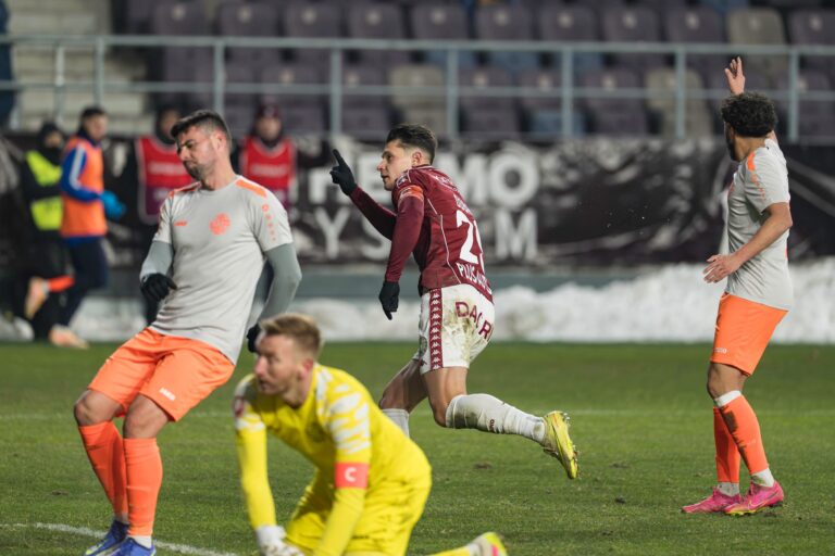 Rapid – Metaloglobus 1-0: trei puncte, dar prea puțin fotbal pentru o echipă care visează titlul